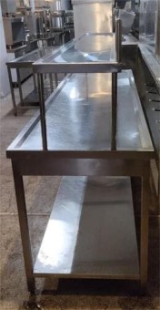 Τραπέζι Ανοξείδωτο Λαντζωτό Με Ράφι 231x70x120Cm Μεταχειρισμένο 